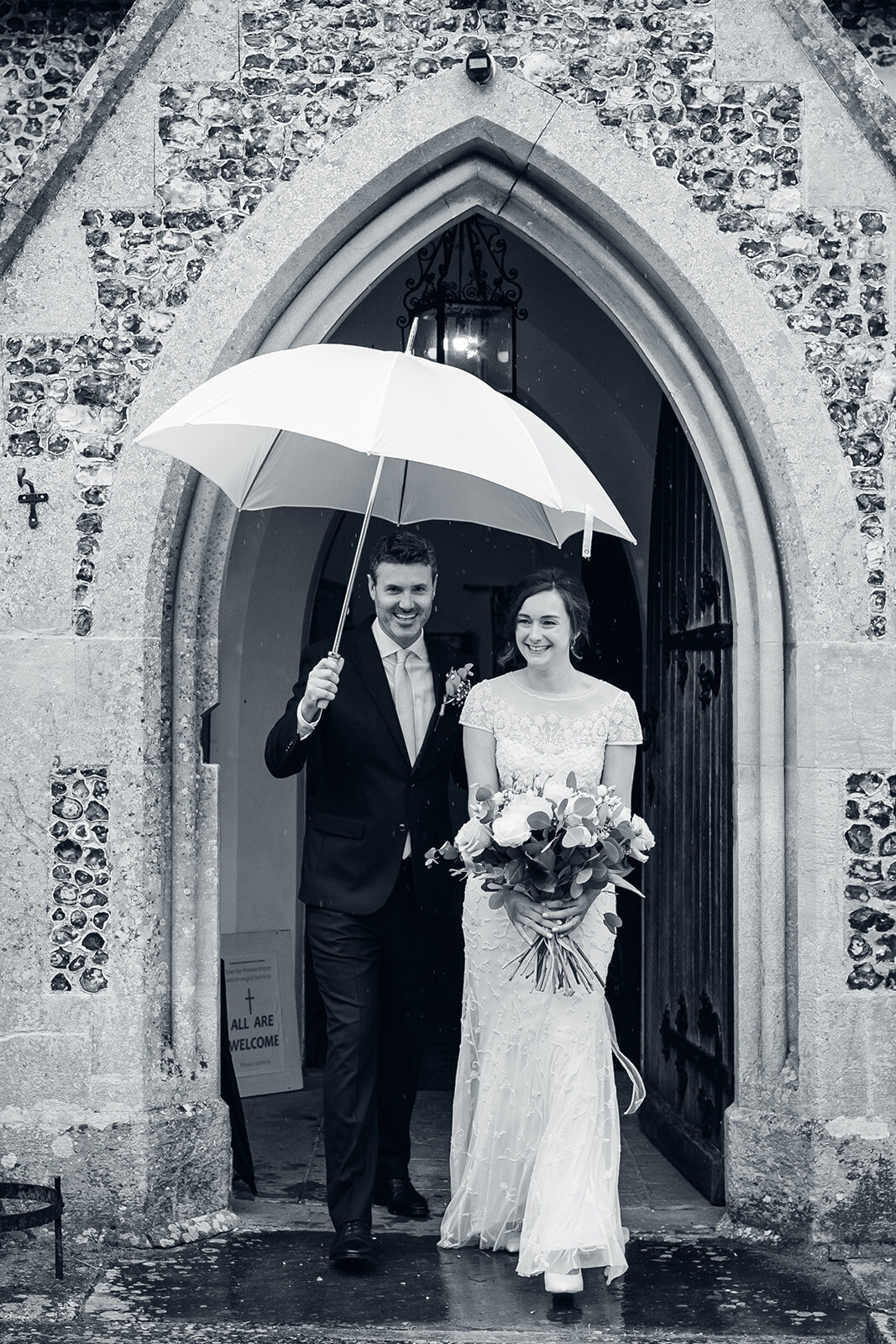 cotswold-church-wedding-confetti-photographs