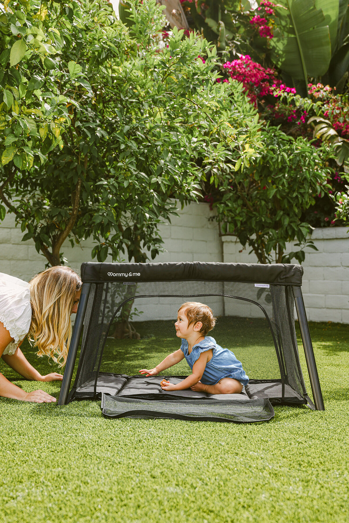 full-service-production-baby-travel-crib-commercial-lifestyle-photography-cybex-guava-lotus