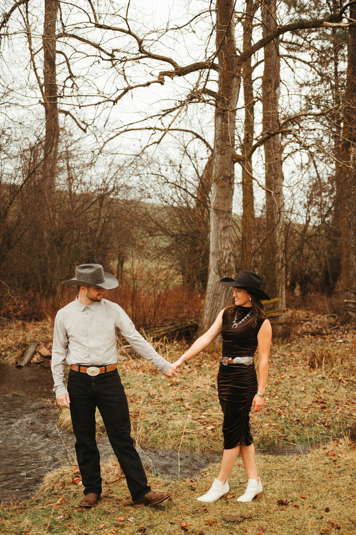 presley-gray-photo-montana-western-style-engagement-4320