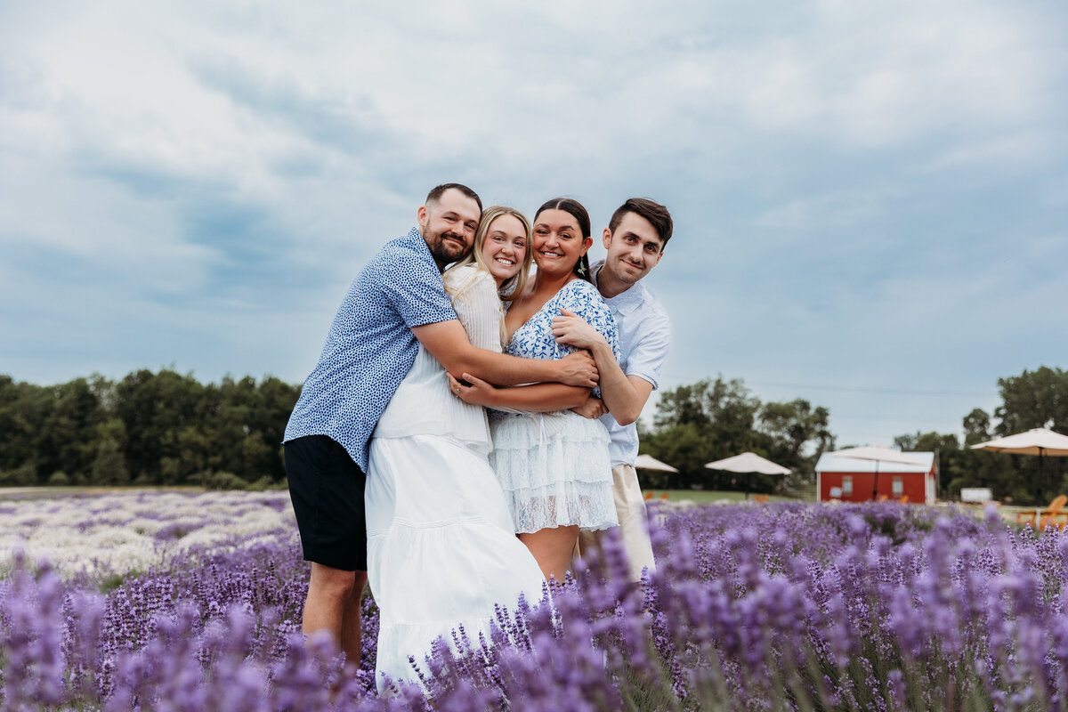 siblings-hugging-in-lavender-field
