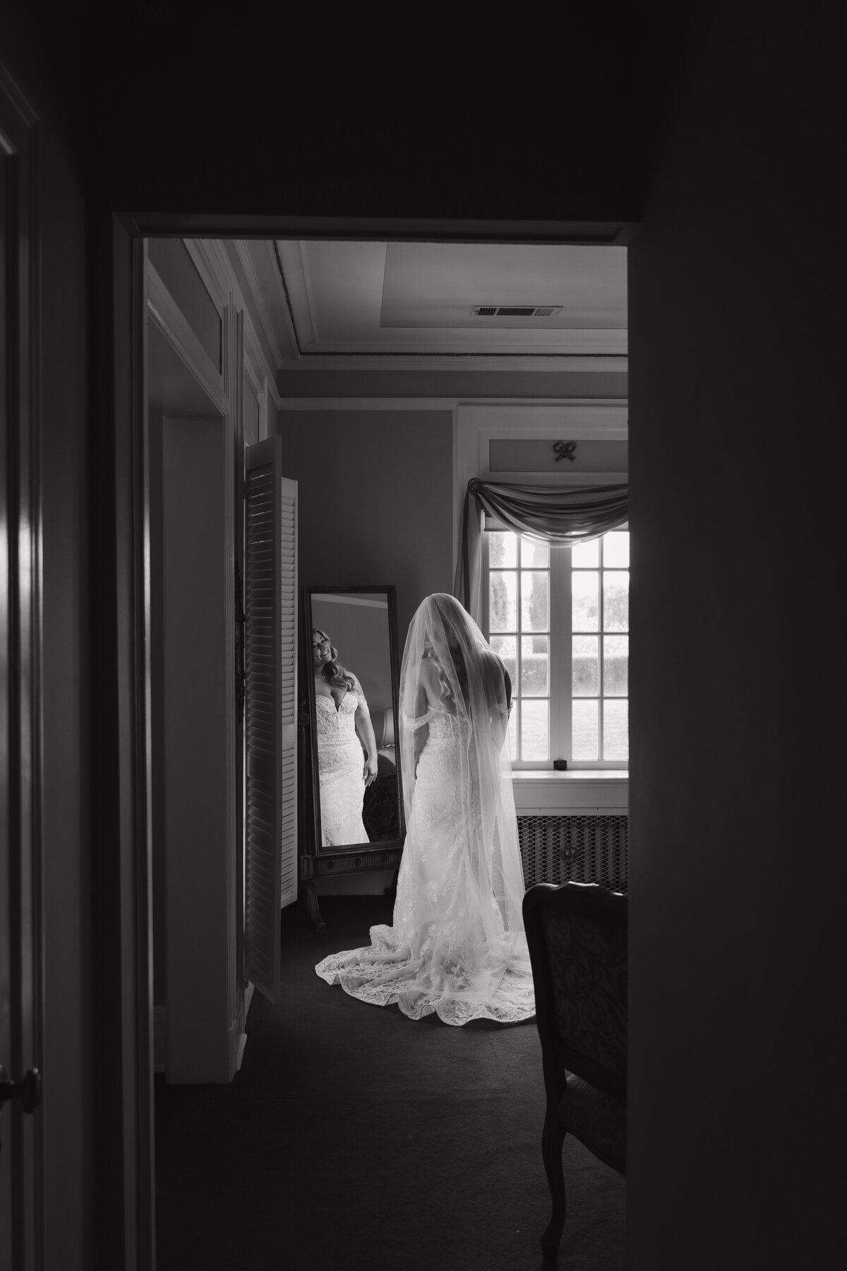 gettin-ready-at-grand-island-mansion