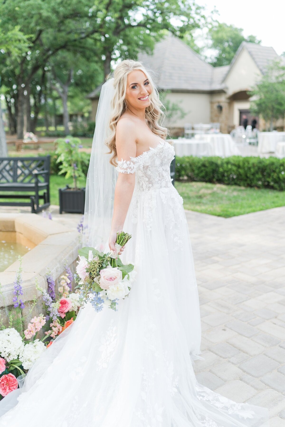 2 Bailey Sean Mansfield Elegant Texas Backyard Wedding Photos Pictures 12