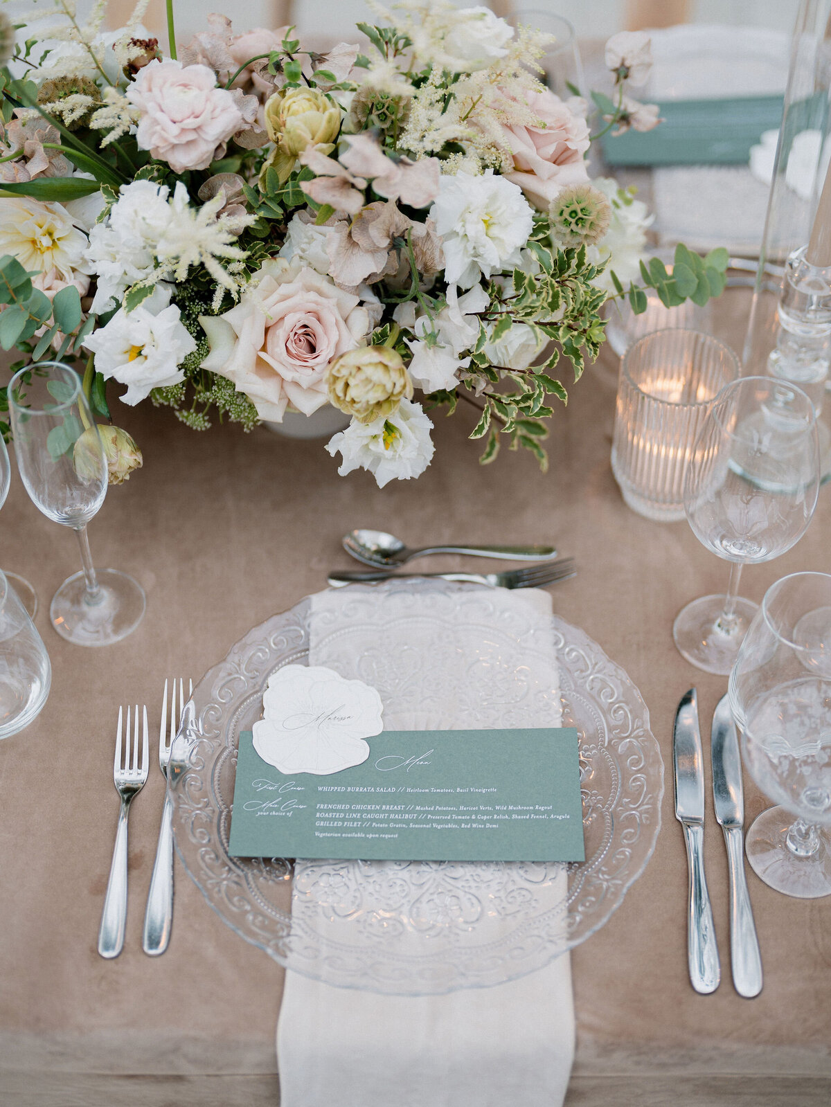 clean-wedding-tablescape-hudson-valley-ny