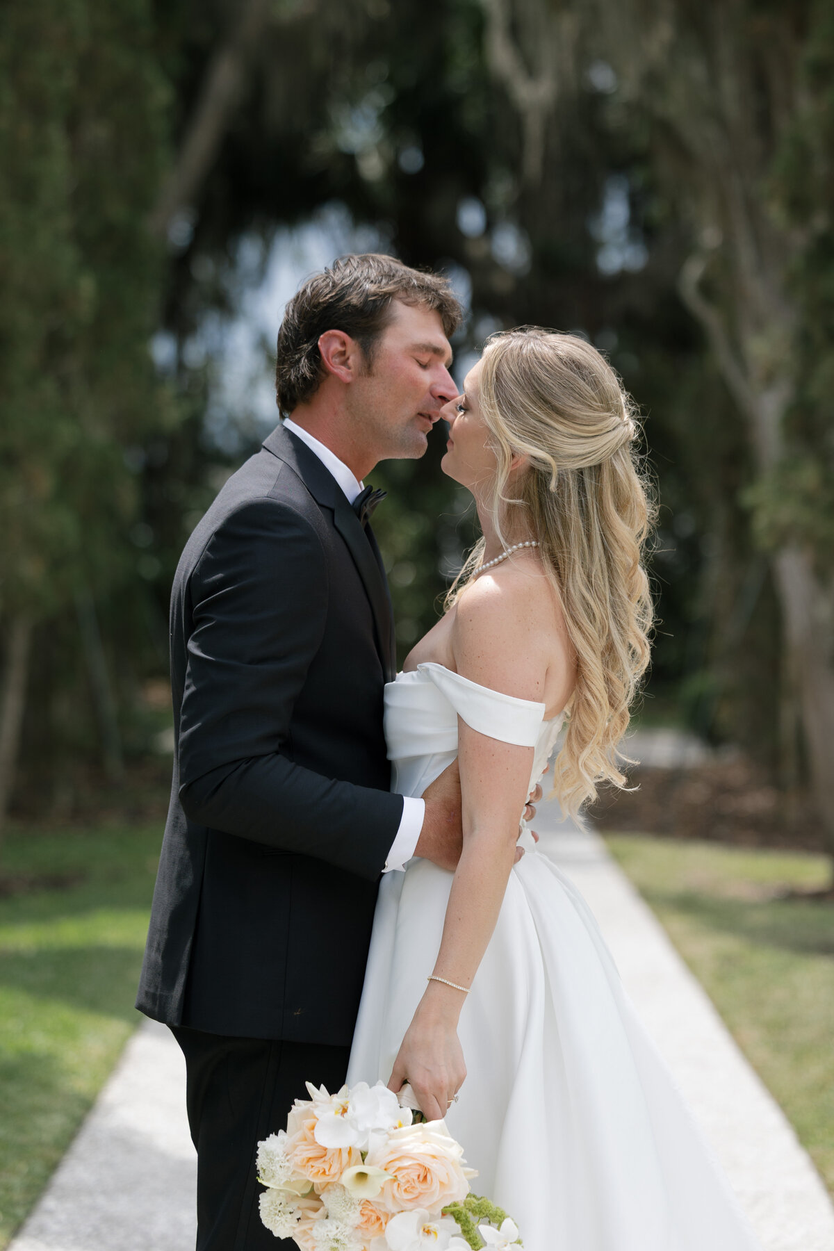 RachelandMarlinWedding_WeddingDayPreviews-43