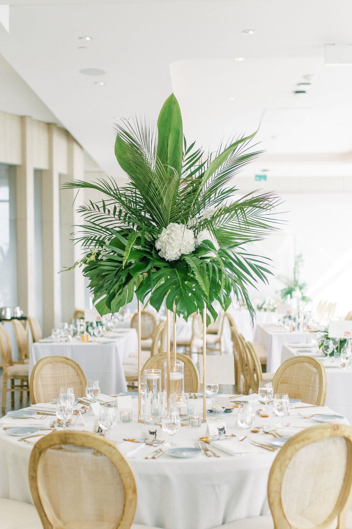 Tableacpre at the pearle hotel are palms trees