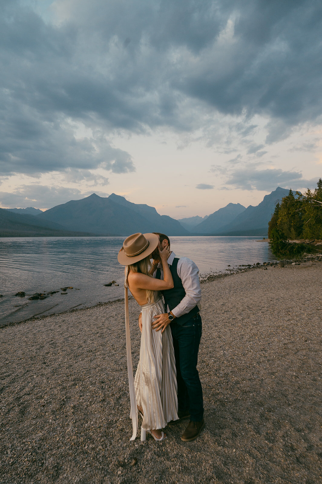 vintage-hollywood-glacier-national-park-elopement-presley-gray-photo1471