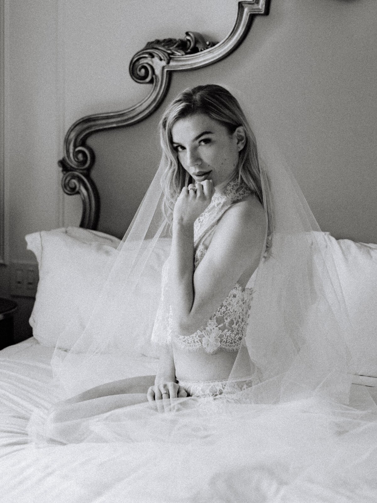 bridal boudoir portraits at the plaza-9