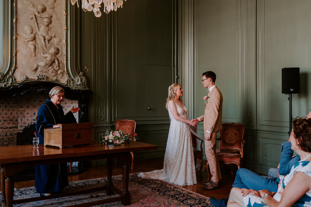 Trouwfotograaf in Zeeland. De leukste trouwlocaties in Zeeland vind je in deze blog. Door everatilroefotografie, trouwfotograaf in Middelburg,Zeeland