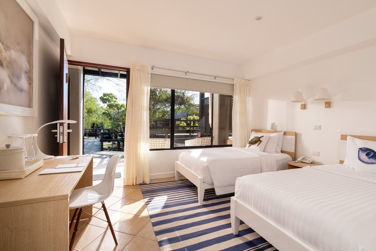 Waterstone - Finch Bay Galapagos Hotel - Santa Cruz Island - Galapagos - Ecuador - Luxury Boutique Hotel - FINCH BAY BAR PISCINA HABITACIONES 2347-2 Large