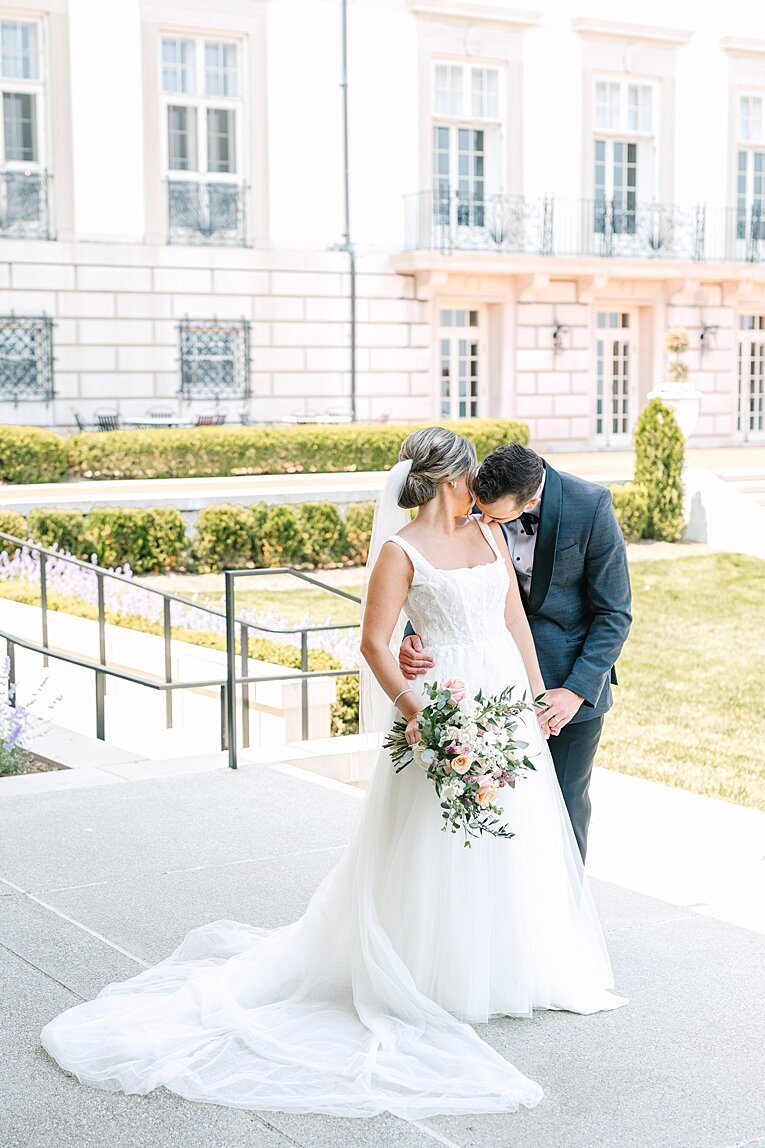 The-War-Memorial-Grosse-Pointe-Farms-detroit-Michigan-wedding-photographer_0013