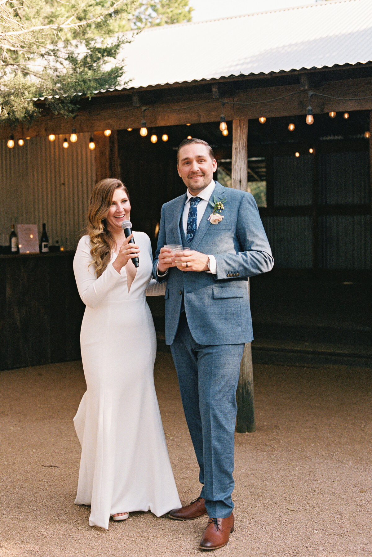 TessLesliePhotos-wildflower-barn-wedding-0905