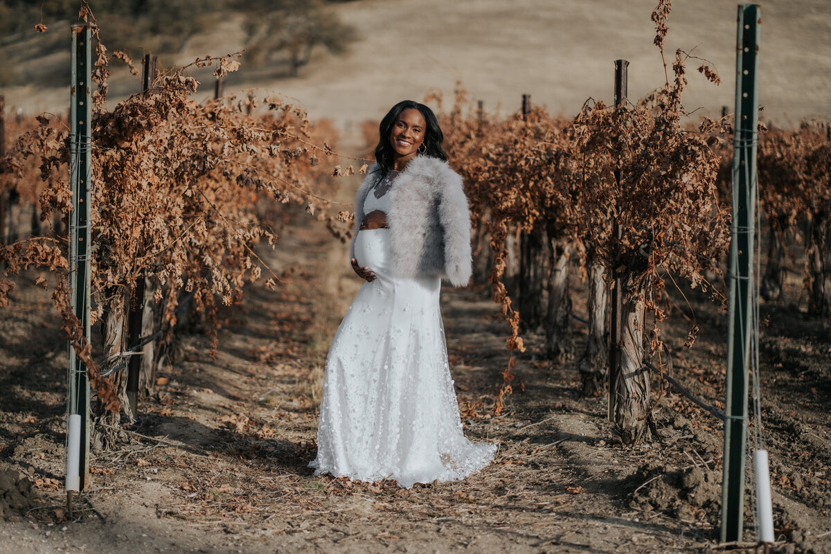 rustic-vineyard-wedding-maternity-portrait-geneseo-inn-cass-winery-paso-robles-california-1