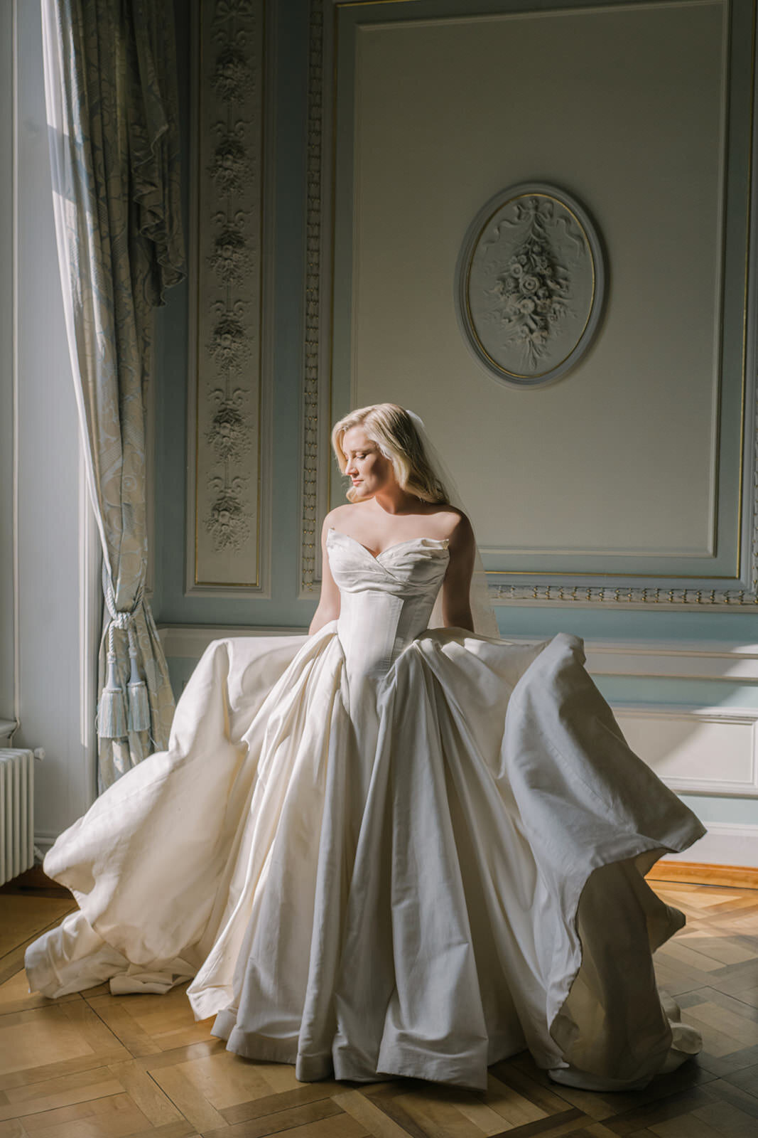 Powers_Wilson_Switzerland_Wedding_Bride_TaraHodgesPhotography060