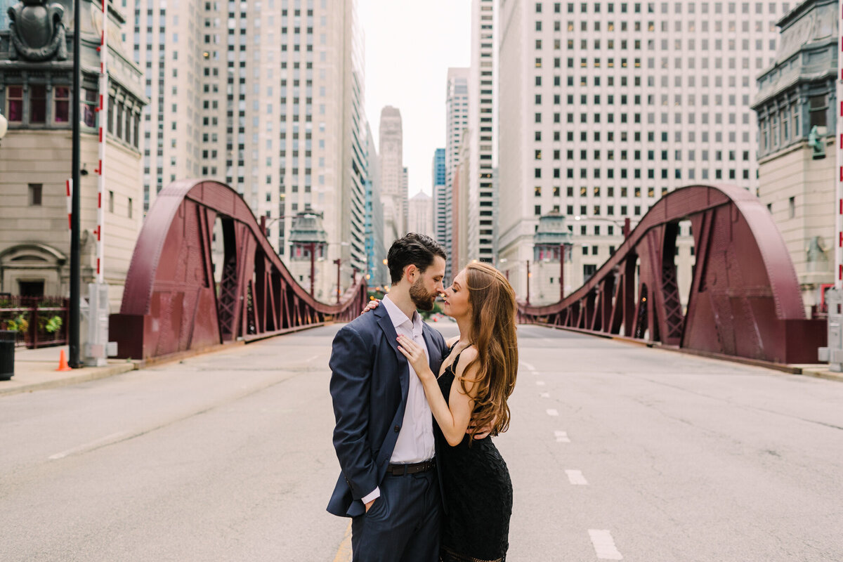 An engagement photo  in downtown Chicago