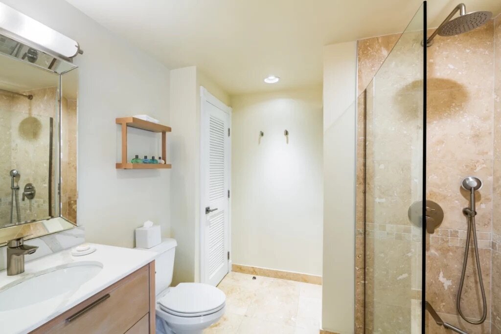 Sands-bathroom-shower-vanity-vanity-mirror-amenity-shelf-hooks-0048-1024x683-2