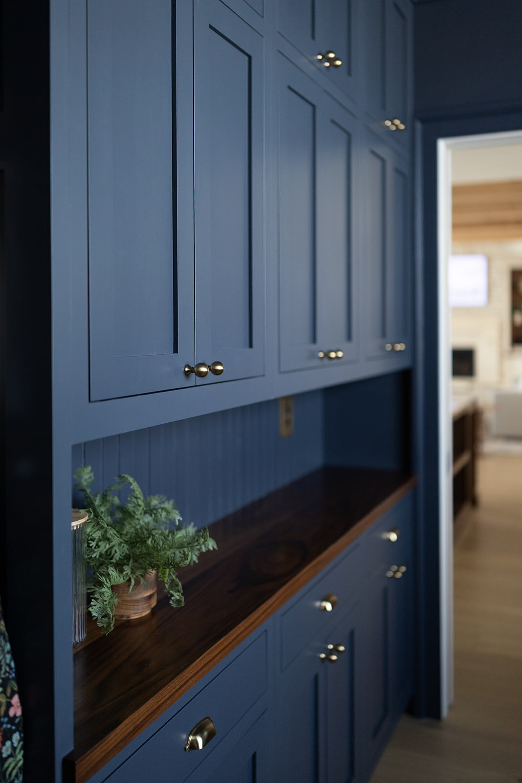 michele rosenboom design cozy colonial pantry 7