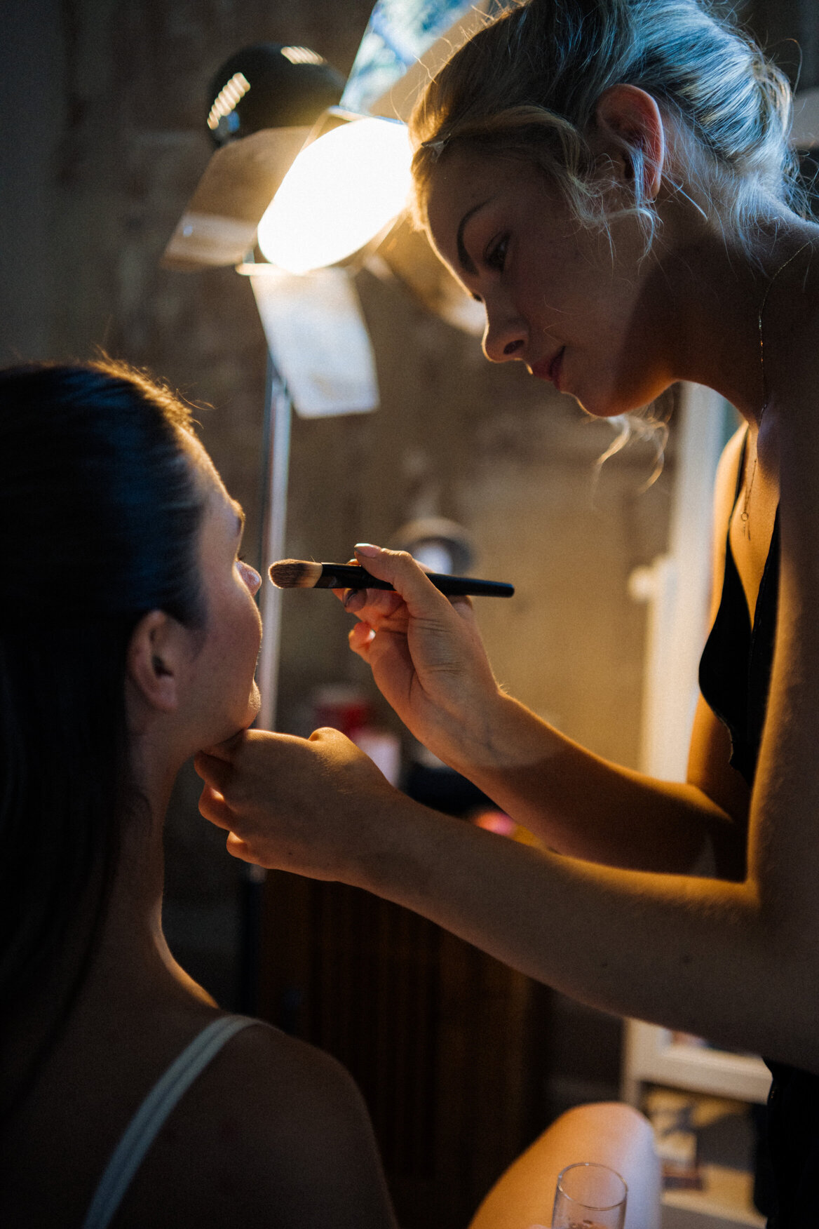 bride-getting-ready-chateau-du-puits-es-pratx6