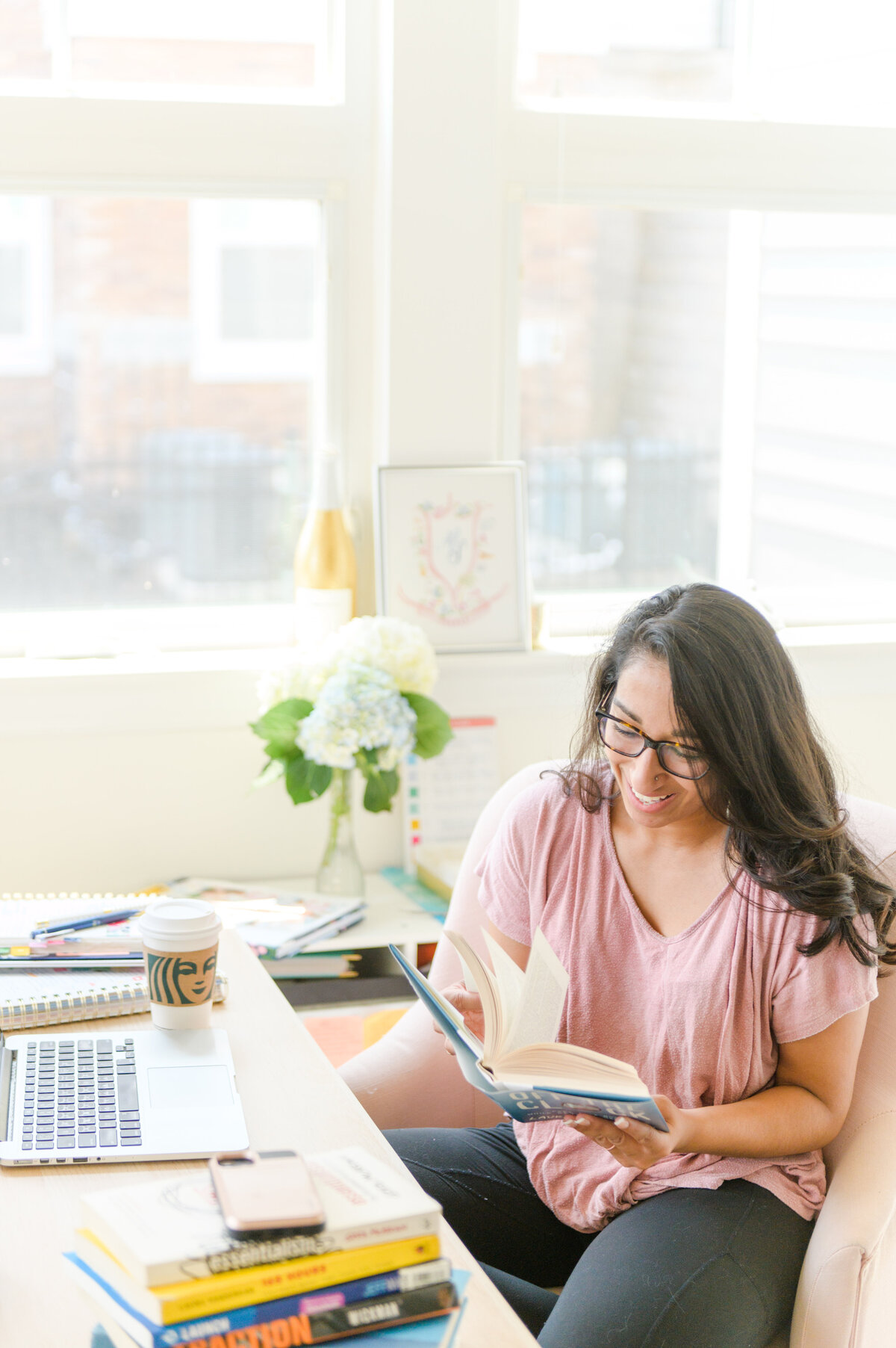 Manali Photography is a Charlottesville based photography educator, brand photographer, and multicultural wedding photographer. In her brand session, we dove deep into all of her behind the scenes processes to tell the story of her unique creative brand.