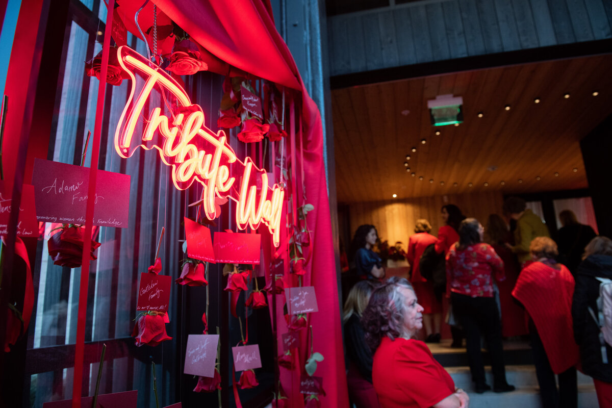 Red-Flowers-for-Fundraiser-Gala-Flora-Nova-Design-Seattle-00014