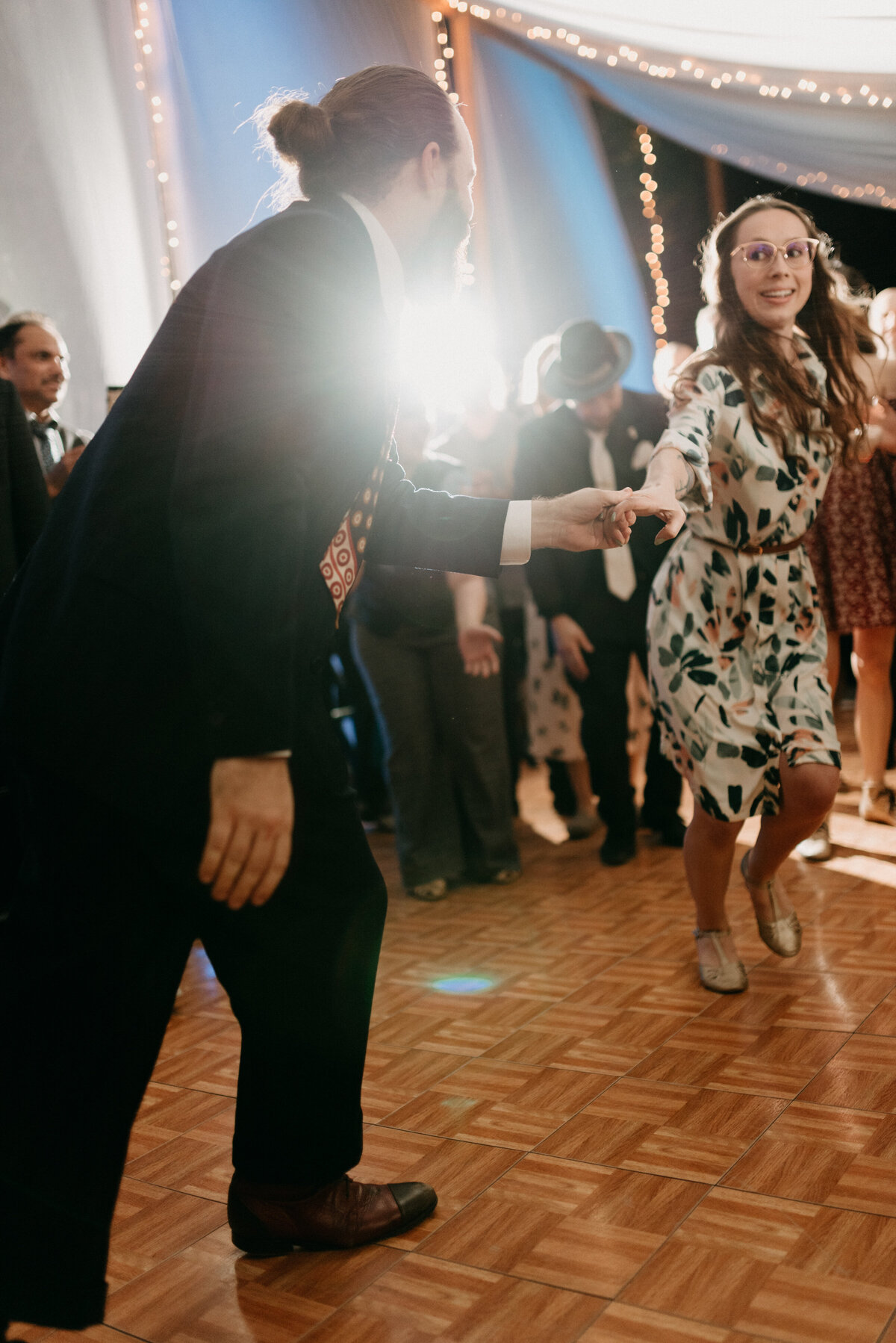 Reception-Arizona-Wedding-Photographer-Iowa_wedding_photographer-Bakyard-wedding-vintage-bride-Alaynna-Ann_Schwartz-Playlife-151