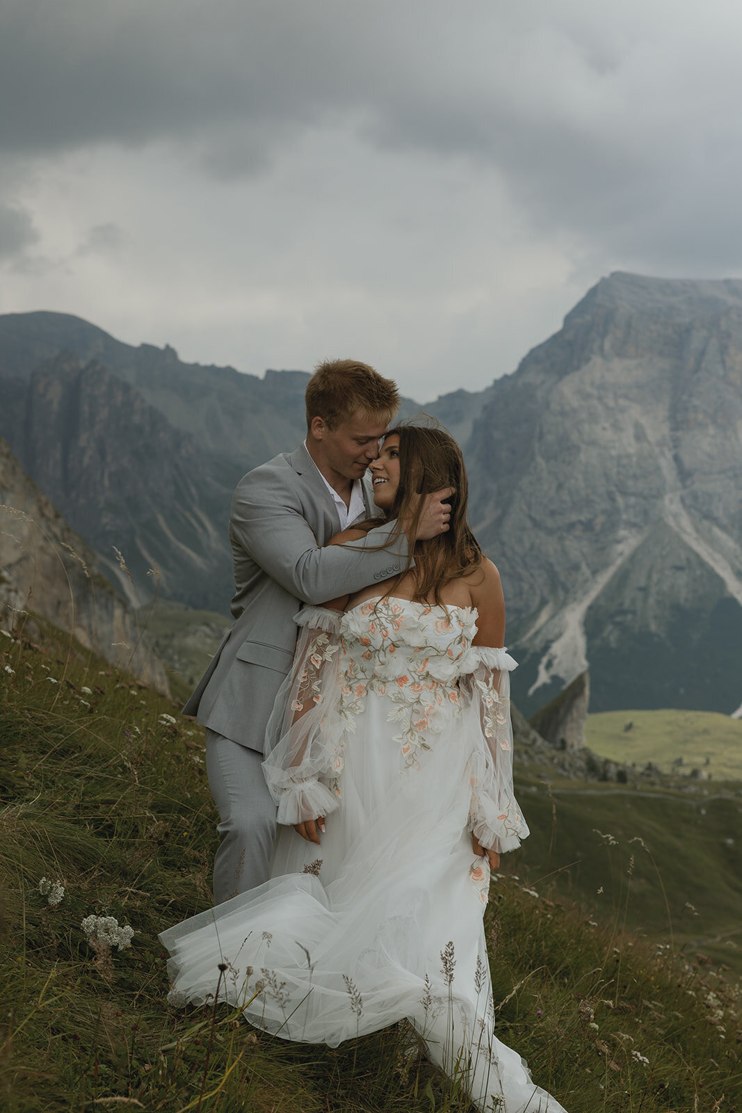 destination-wedding-elopement-photographer-italy-dolomites-seceda-documentary-tanya-davids-photo-film-128