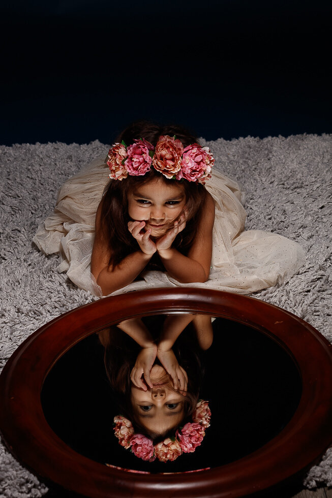 Girl-Flower-Crown-Mirror-Dramatic