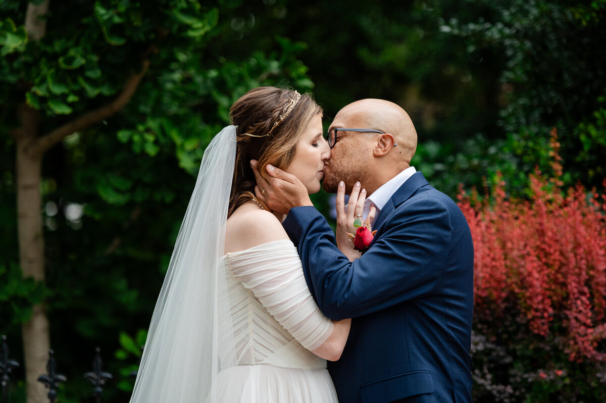 sarah-oberheim-photography-best-st-louis-wedding-photographer-near-me-lafayette-square-park-wedding-photographer12