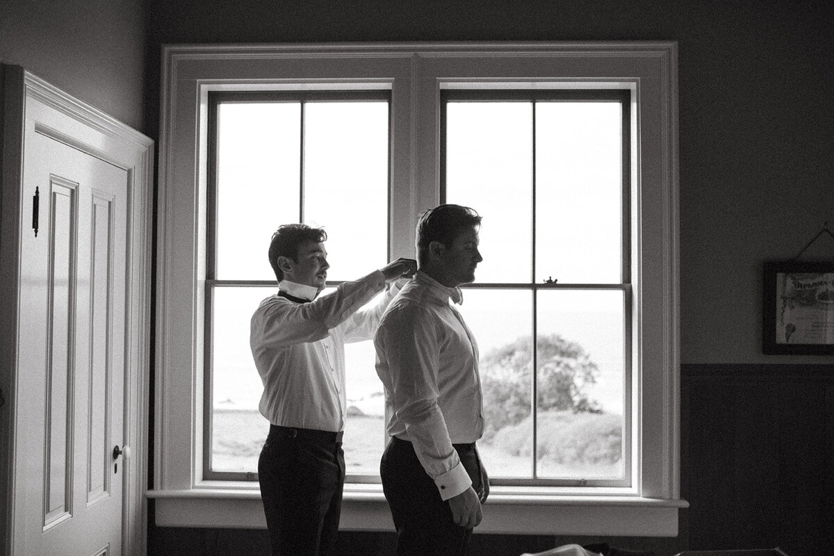 A groom gets ready for his wedding day in Mendocino CA