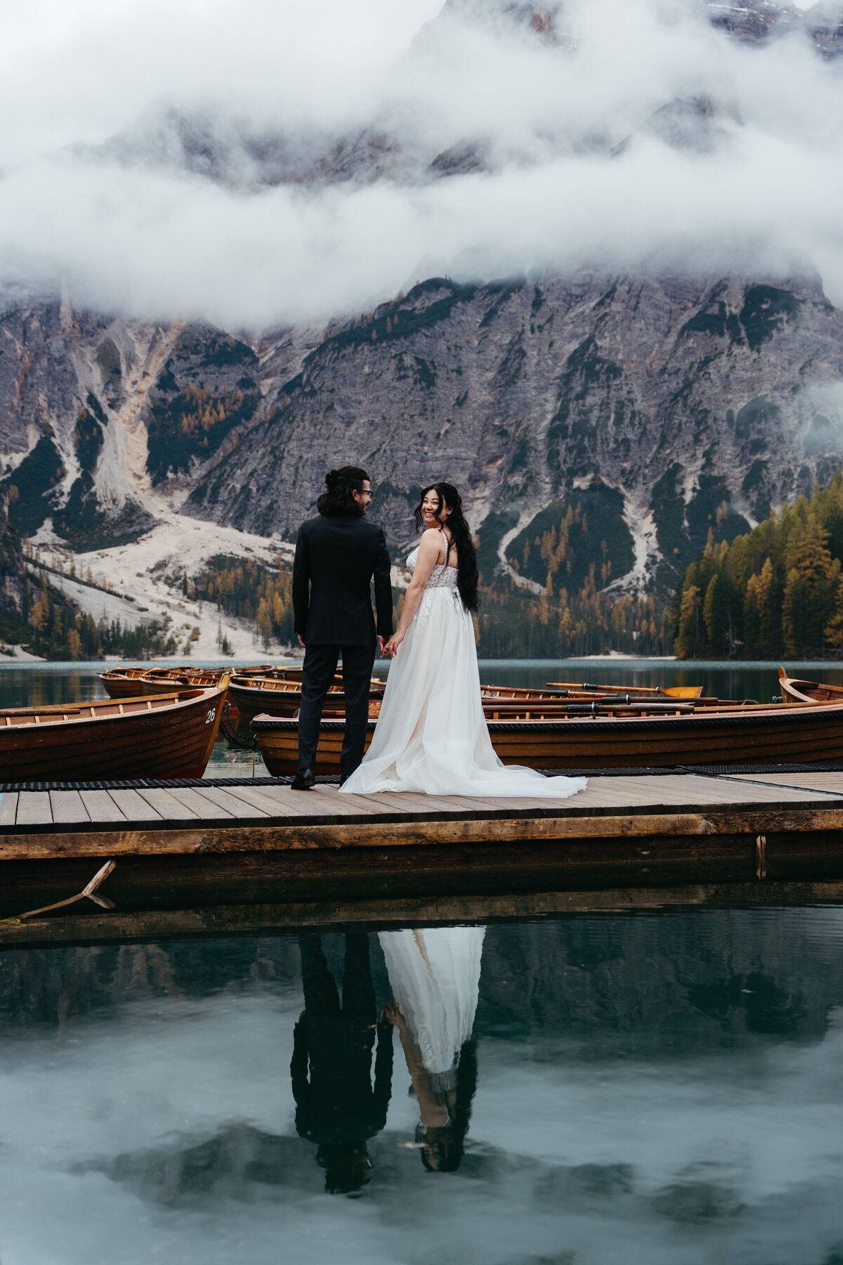 Lago di Braies sunrise elopement couple on La Palifitta dock