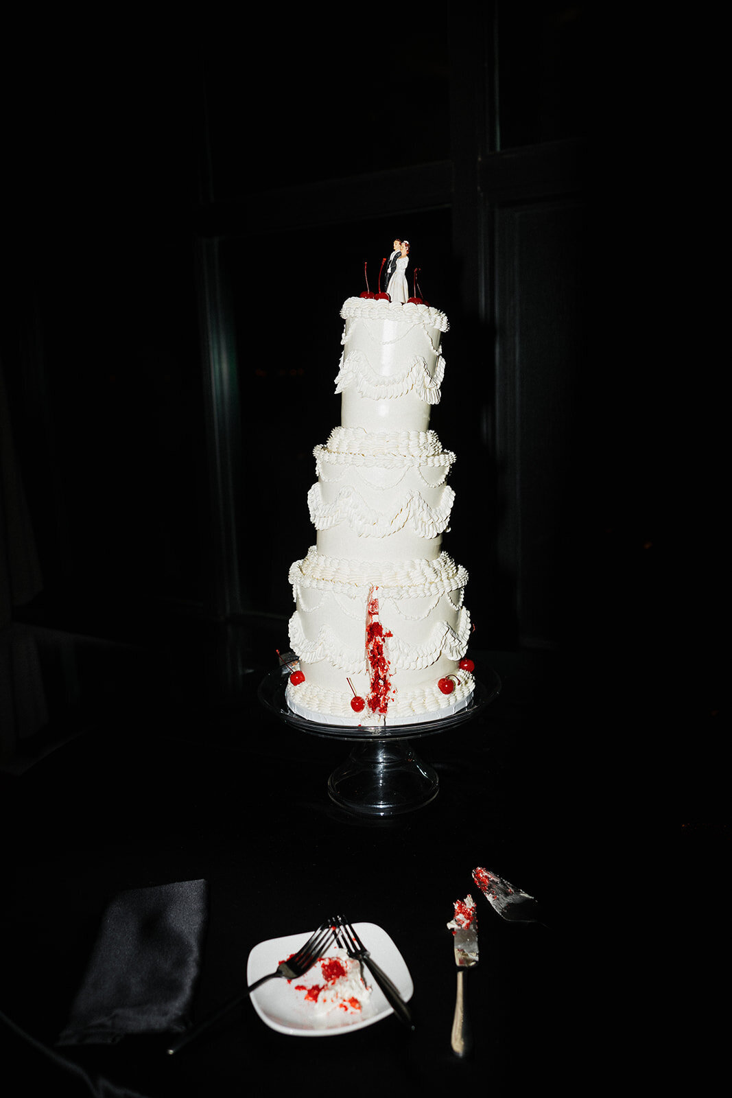 Elegant rooftop wedding photography in New York City with skyline views.