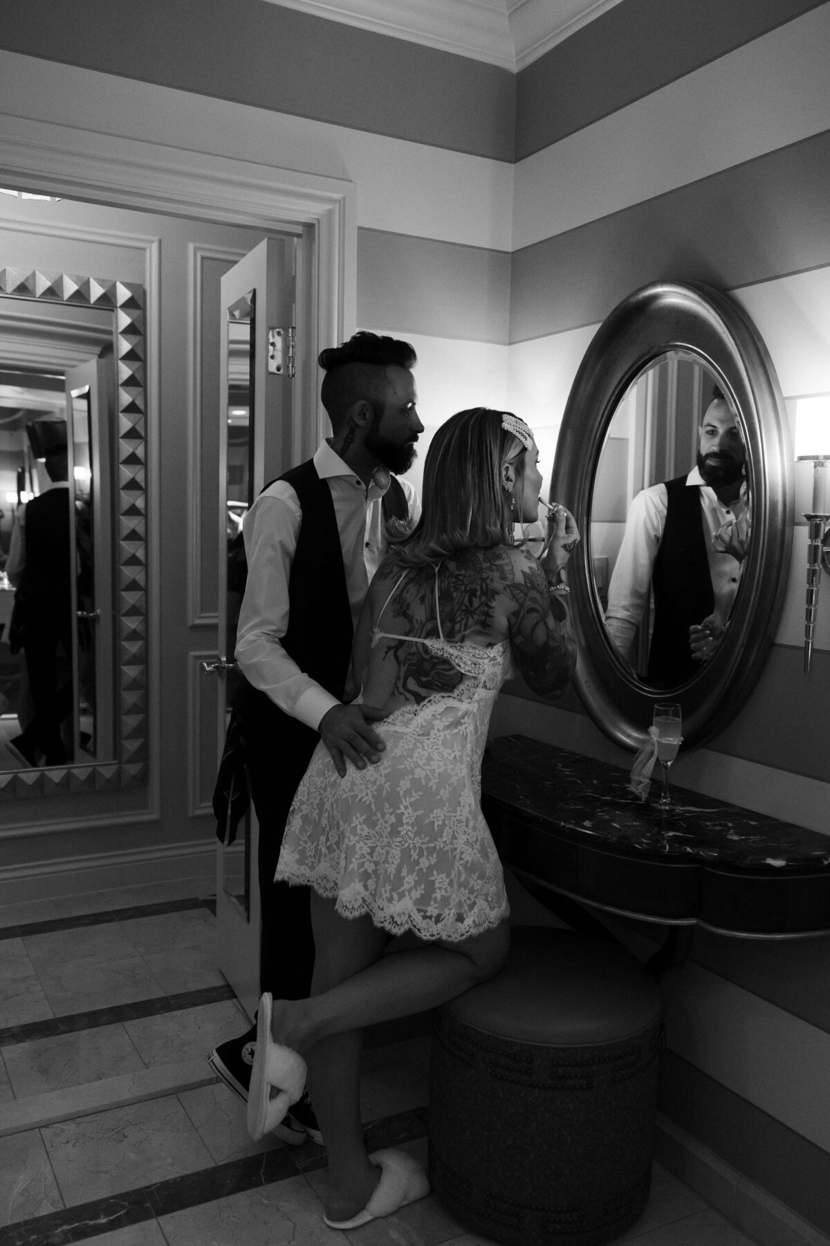 4_riskyexposure_sasha-andy_las-vegas-elopement-photography