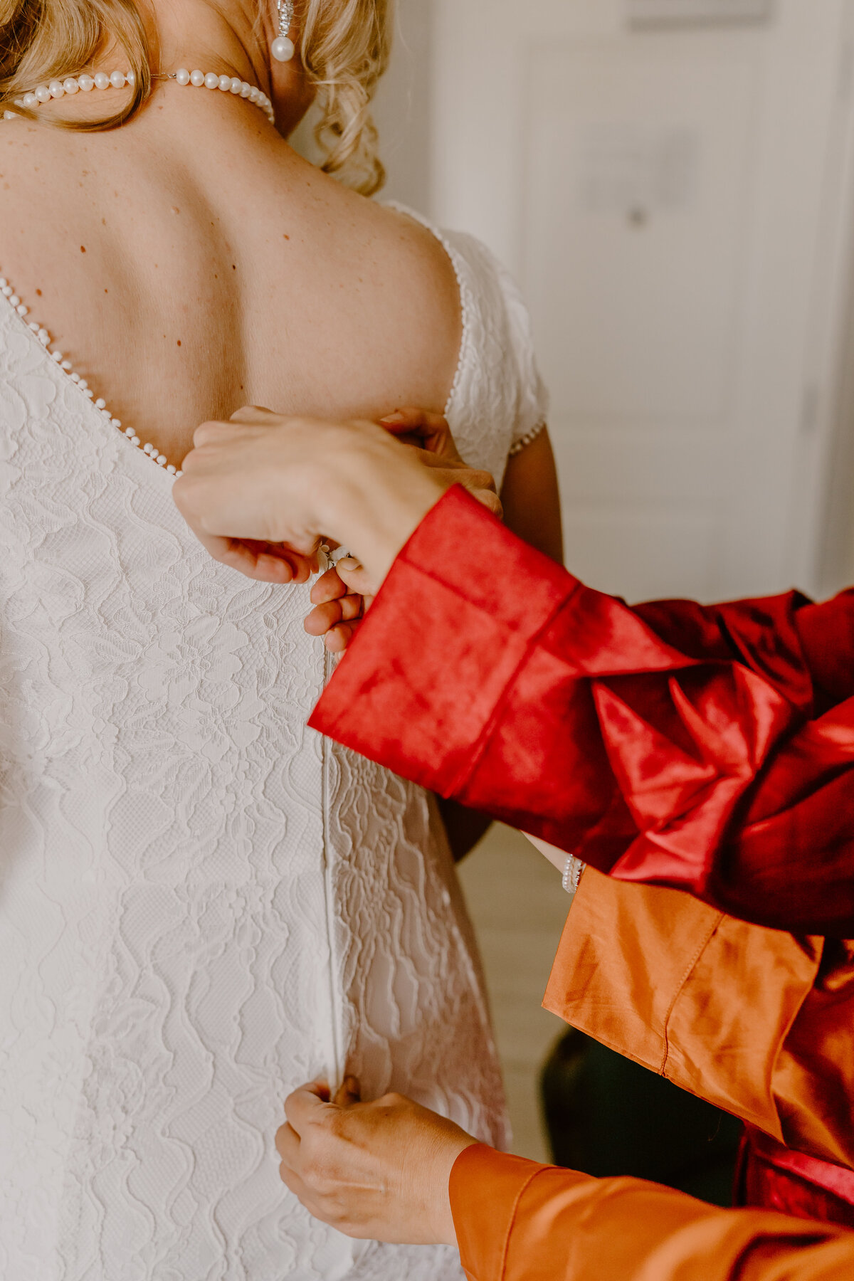 storyteller-collective-photo-co-bride-getting-dressed-hotel-rewind-west-des-moines-iowa