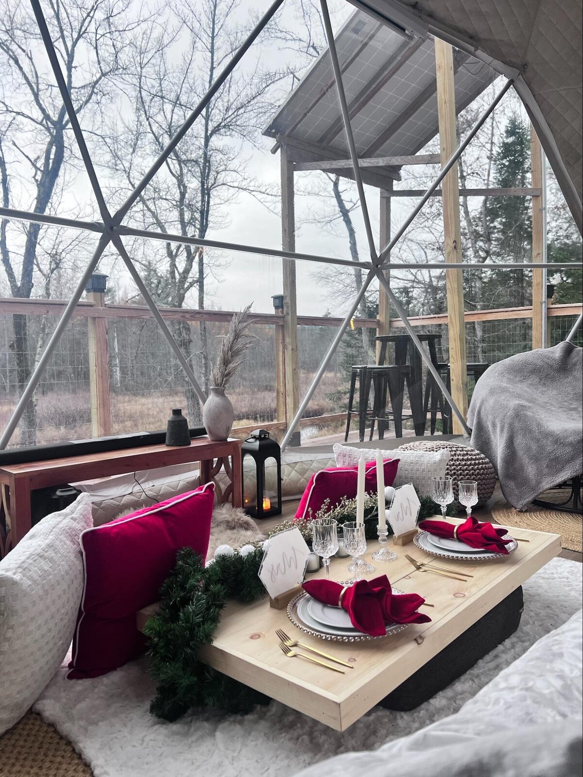 airbnb-red-decor-17
