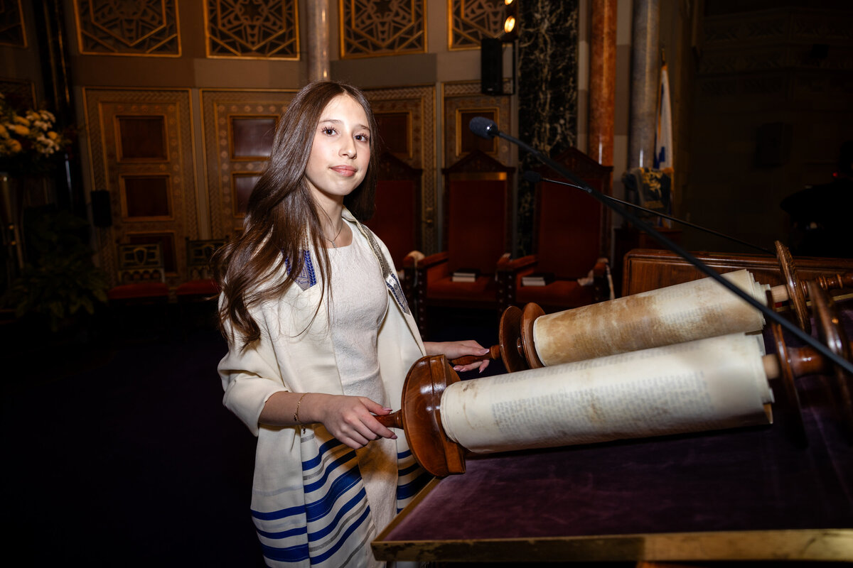 Current_Bat_Mitzvah_Ceremony_edit-Olivia-0035