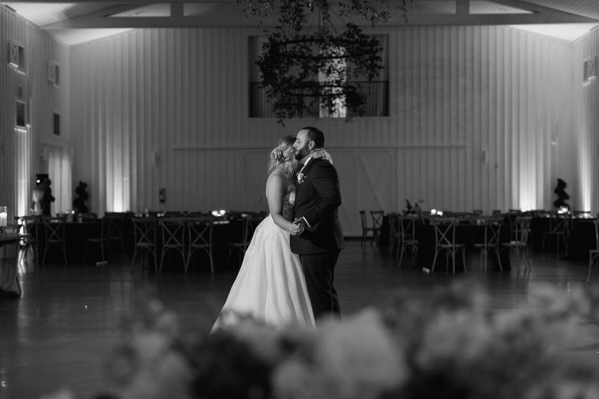 DanielleandAaronTheFarmhouseKristinNicholePhotography100