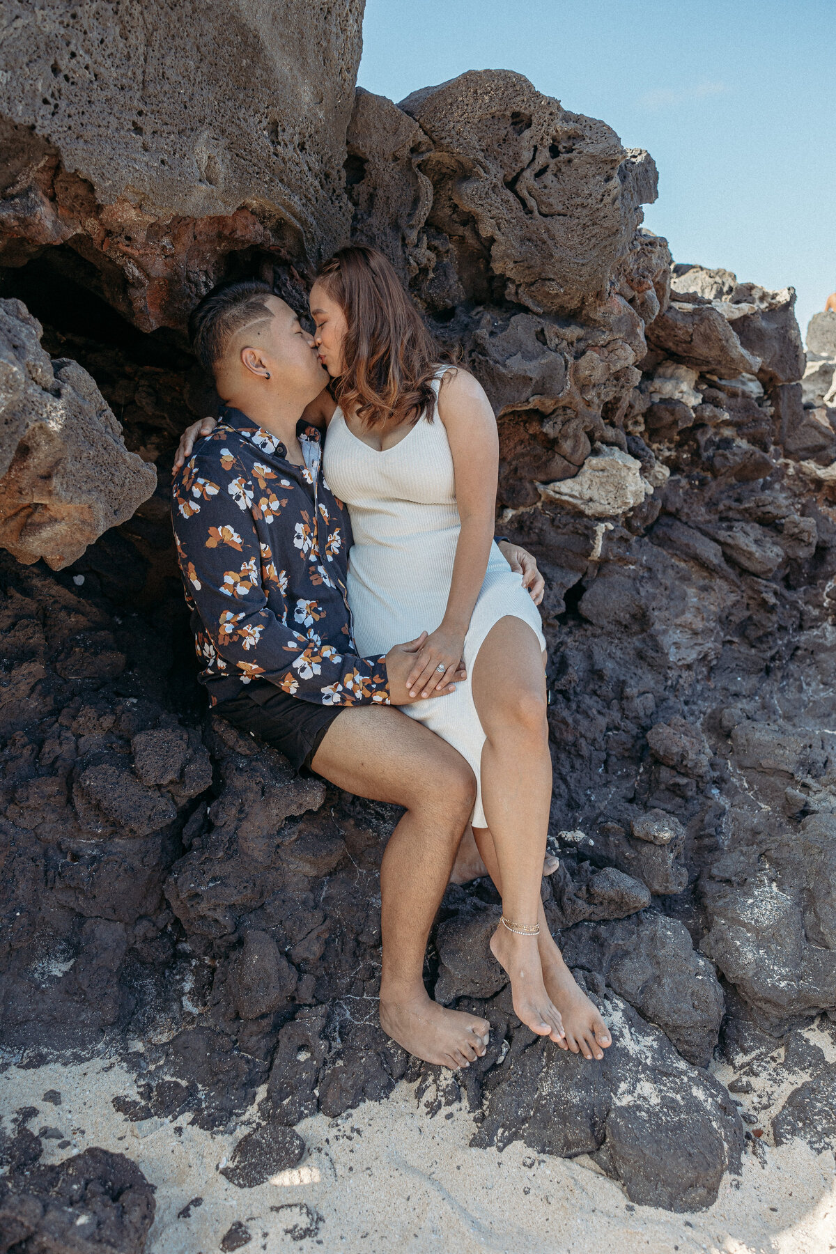 makapuu-beach-couple-portraits-10