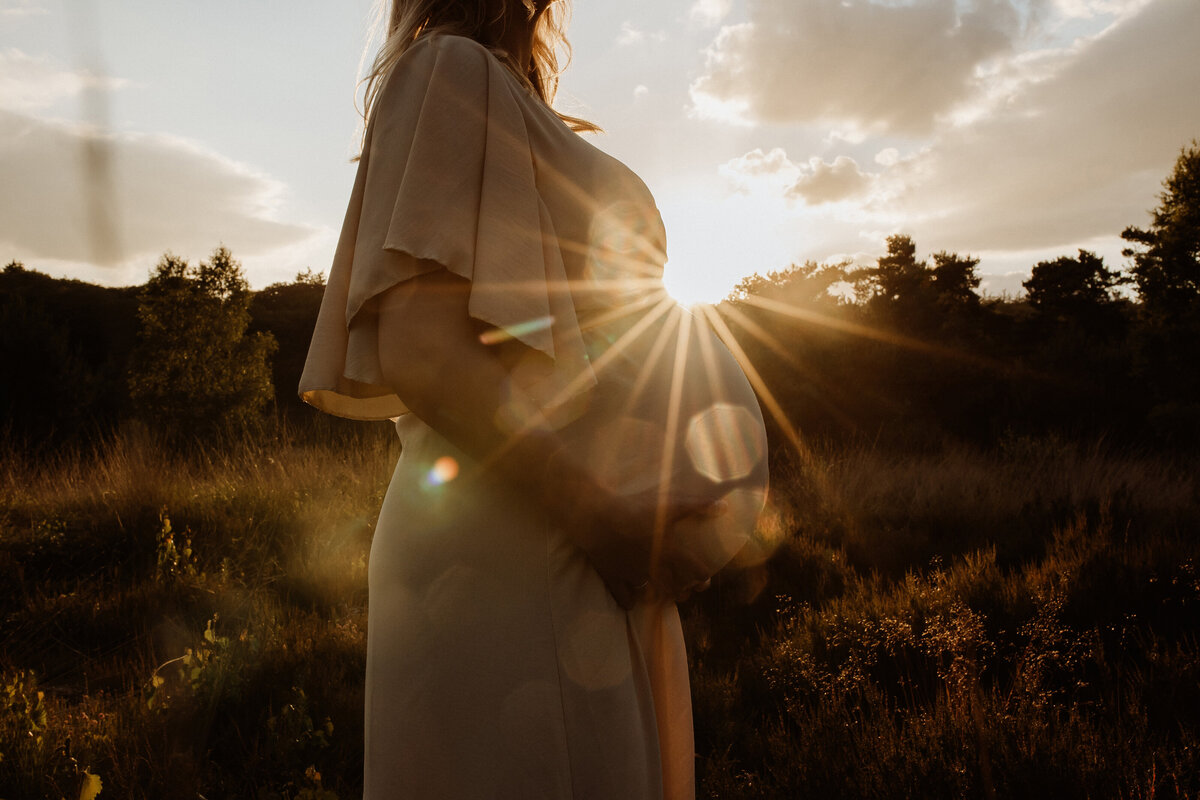 Zwangerschapsfotografie-Golden-Hour-Apeldoorn-Susanne-Moerland-Fotografie