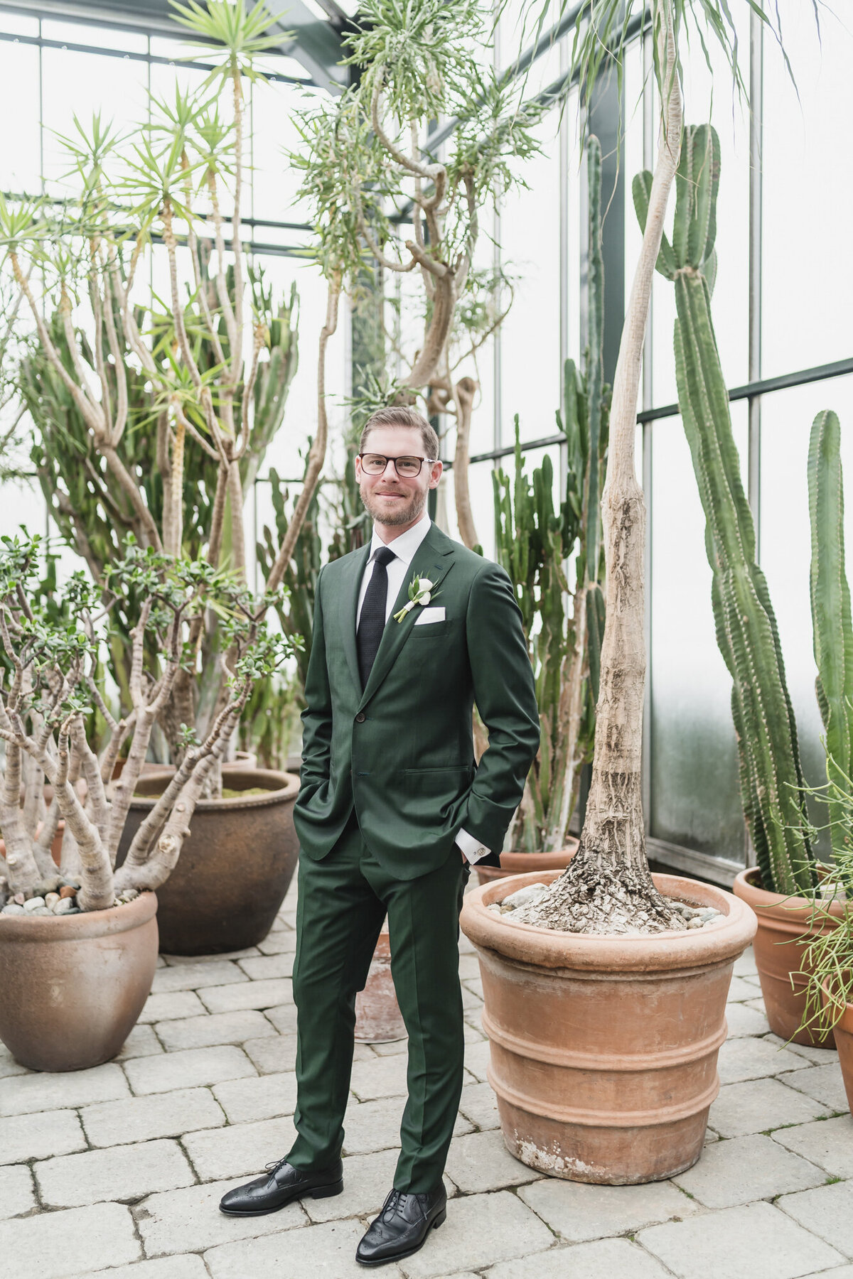 A MAGICAL WINTER PLANTERRA GARDEN WEDDING WITH A GREEN COLOR PALETTE IN WEST BLOOMFIELD, MICHIGAN PROVIDED BY KARI DAWSON PHOTOGRAPHY41