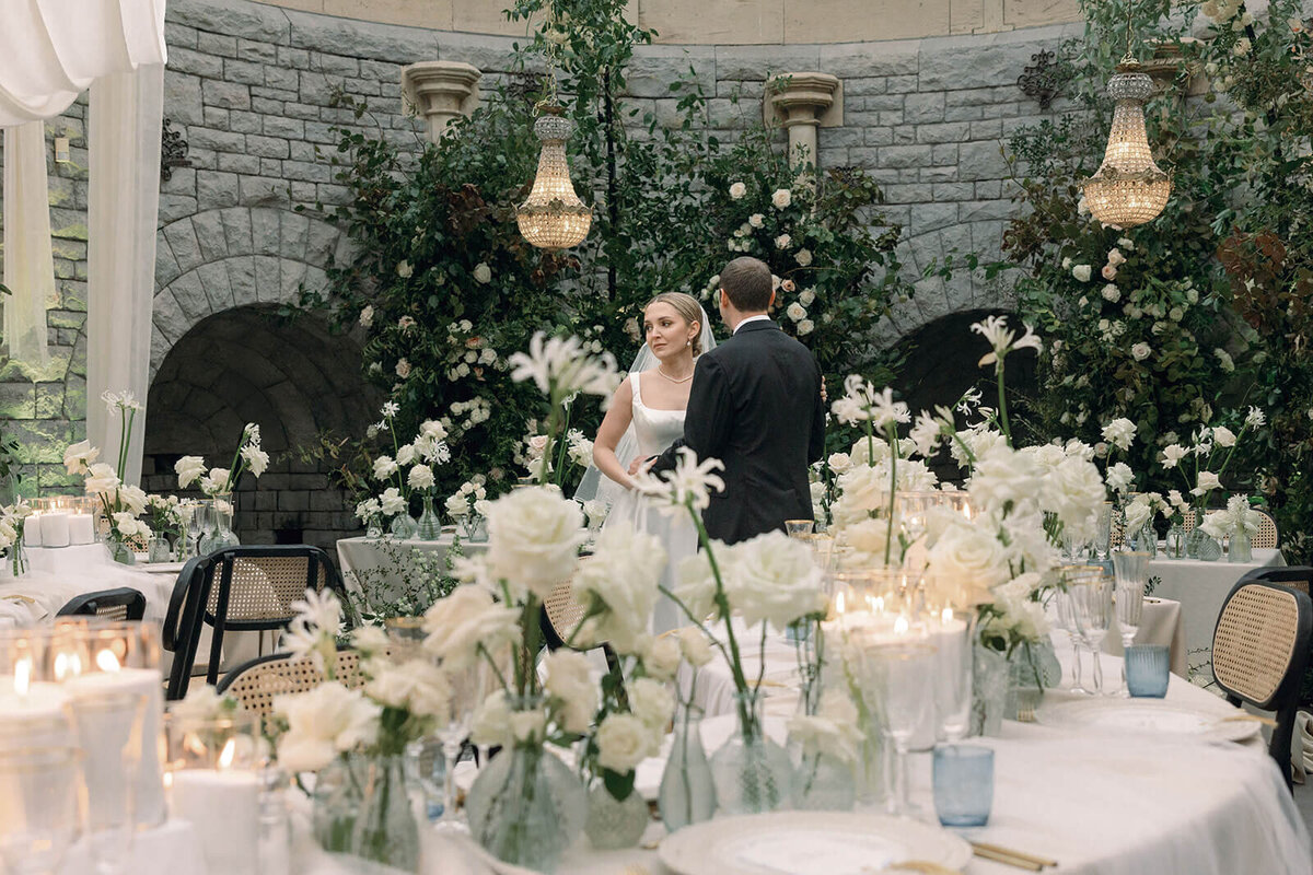 white wedding breakfast tablescape8