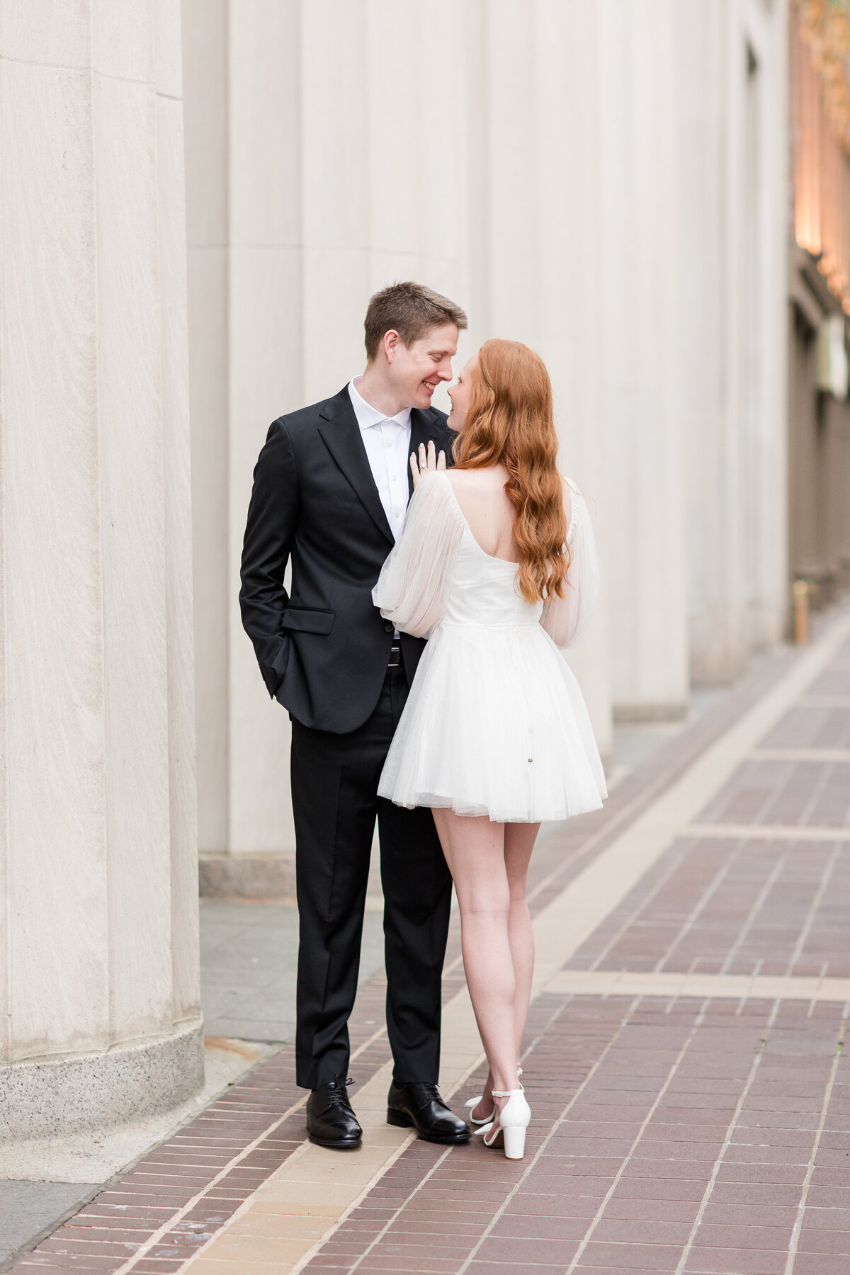 DowntownCincinnatiEnagementSessionPhotography-18