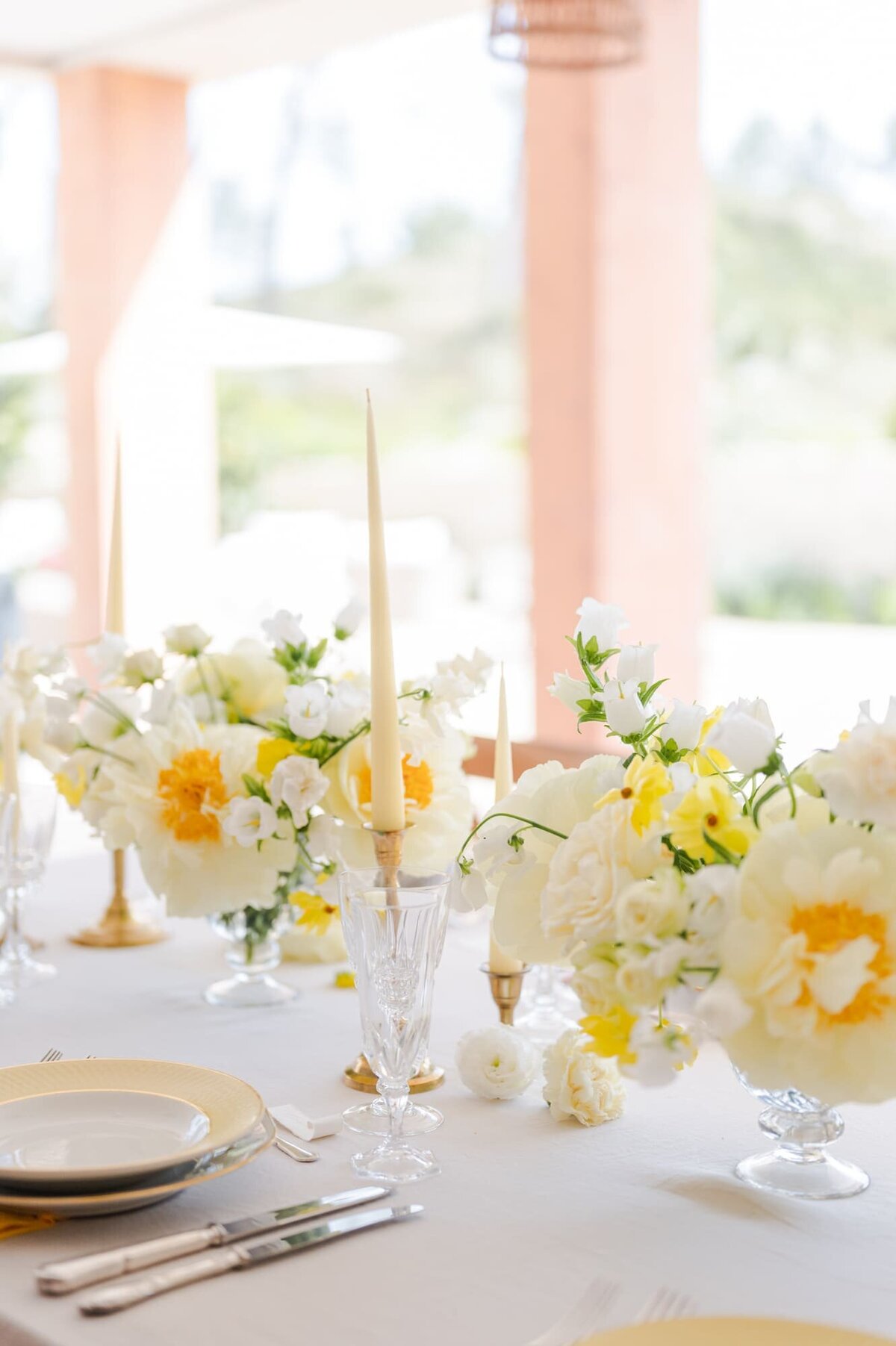 Décoration-florale-naturelle-table-mariés