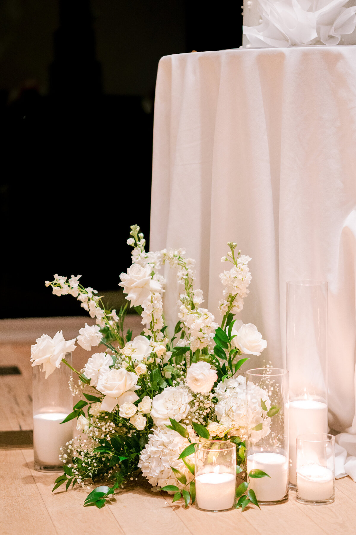 1450 Pascale and Nicolas NAC OBorn Room Wedding Downtown_Ottawa_Photography by Emma