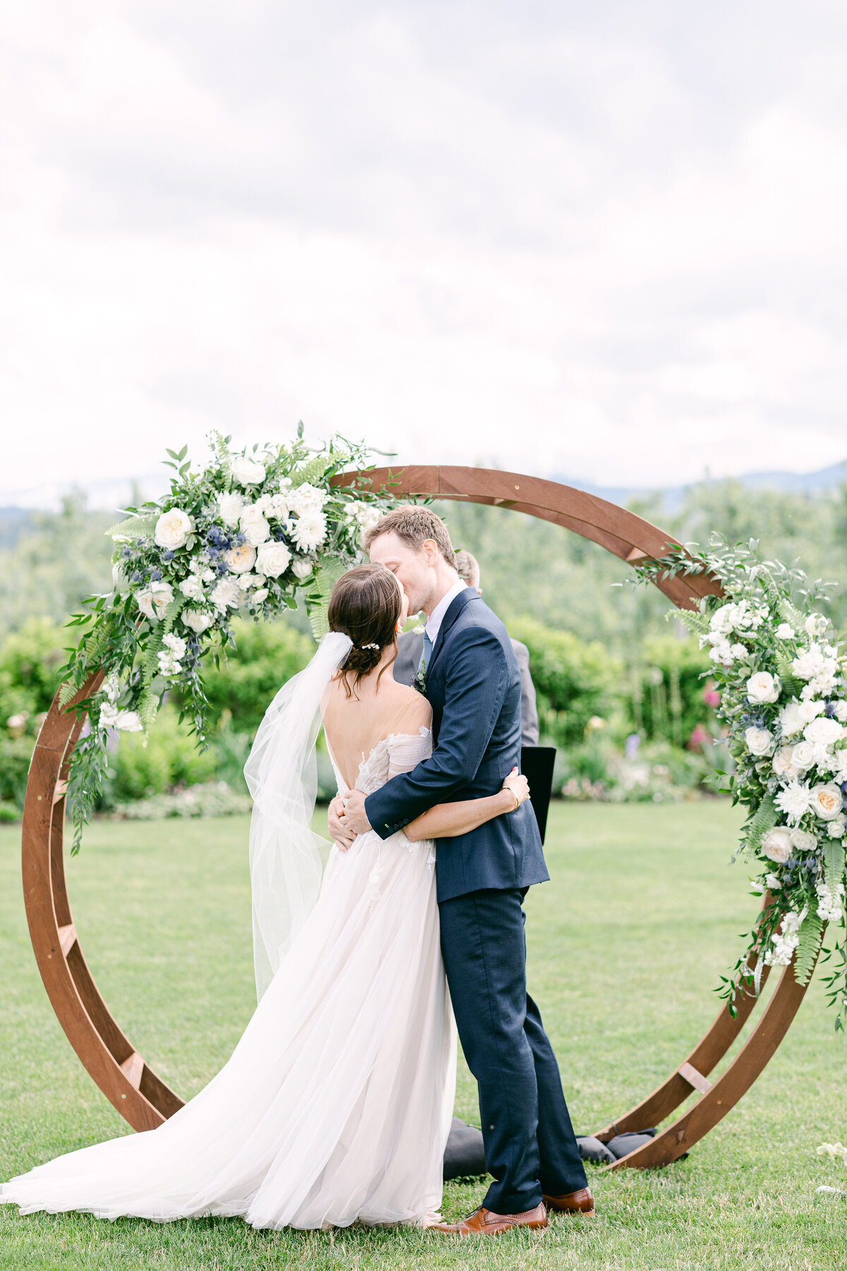 Portland OR Wedding Photographer Chantal Sokhorn Photography The Orchards Hoodriver OR-519
