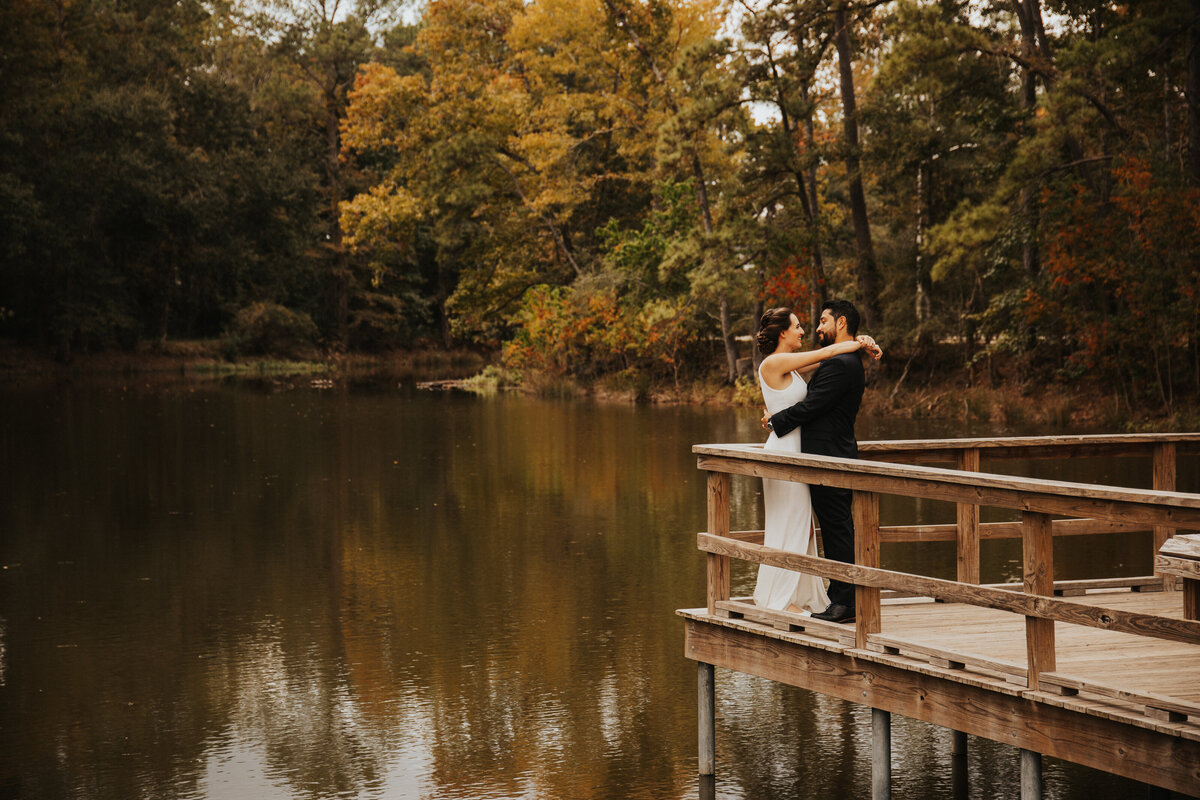 wedding photos on the lake