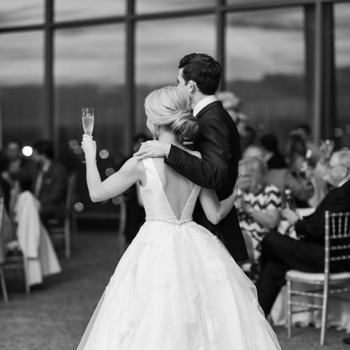 Champagne_toast_wedding