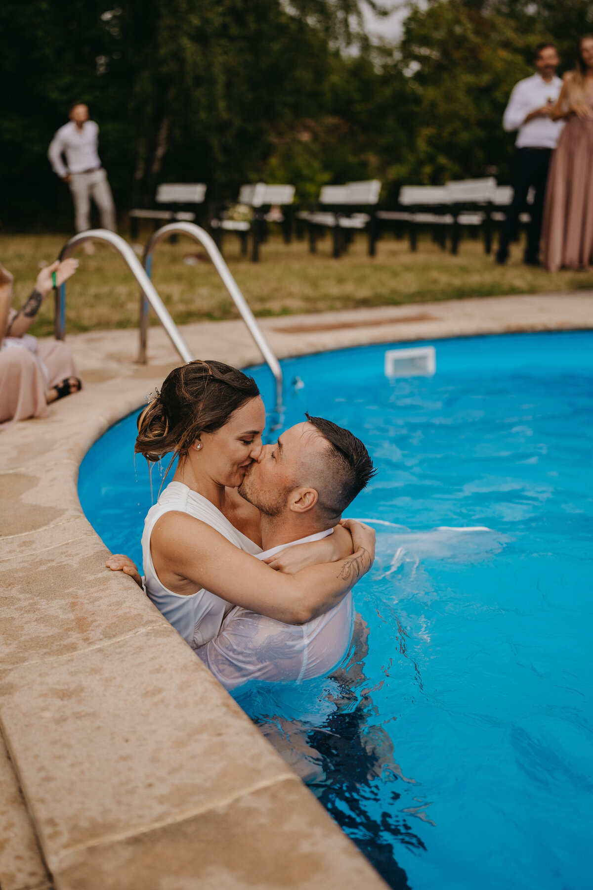 statek újezd - novomanželé v bazénu