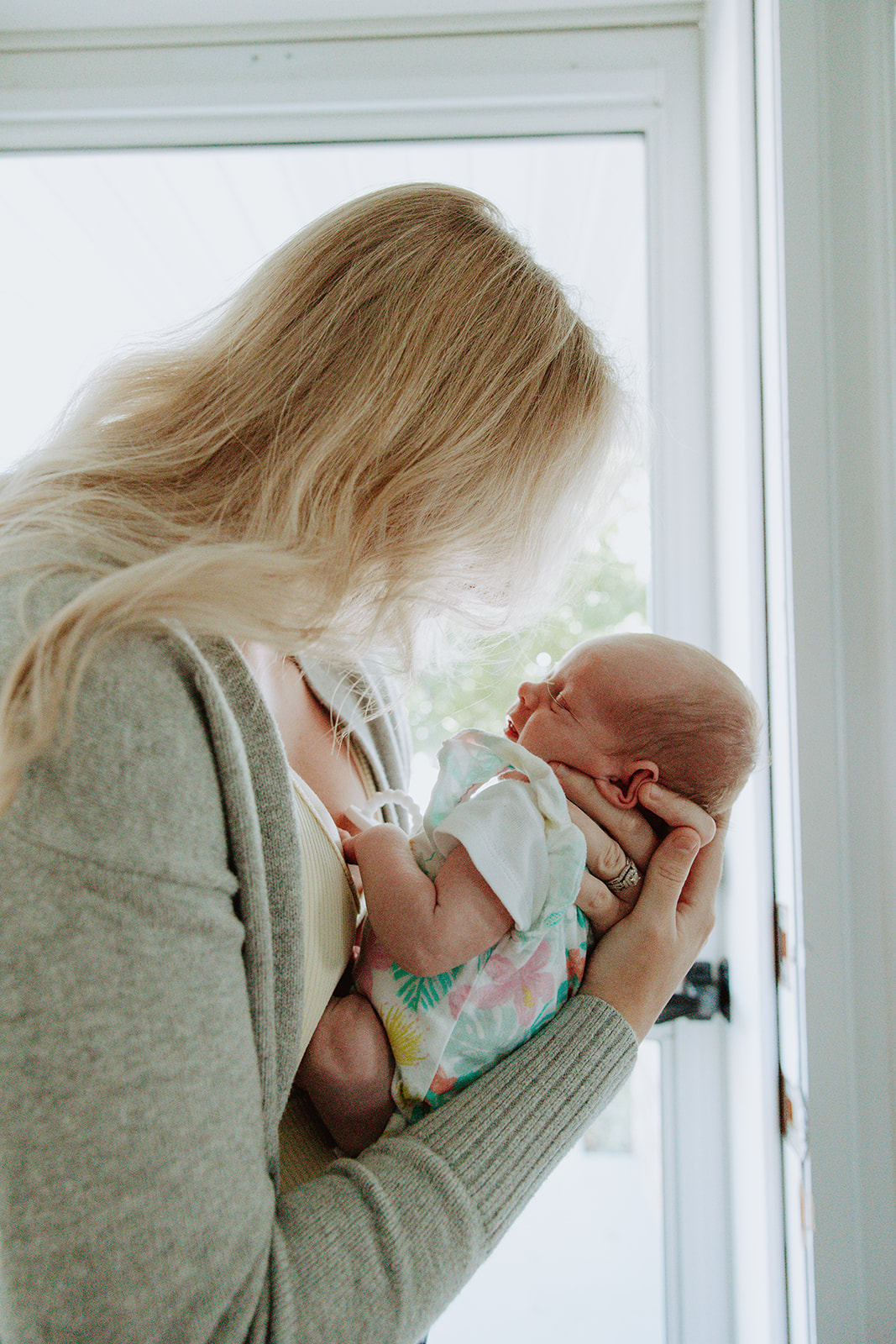 Family photos without the stress — just laughter, hugs, and real moments. Minnesota family photographer for playful, true-to-life memories.