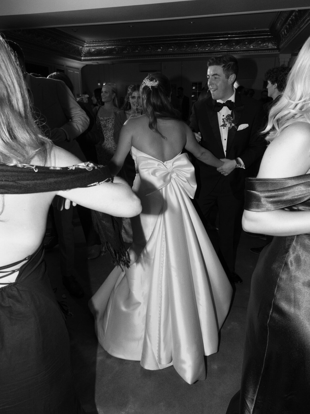 wedding-at-oswego-hills-vineyard-winery-portland-oregon-by-the-tenneys-photography-45