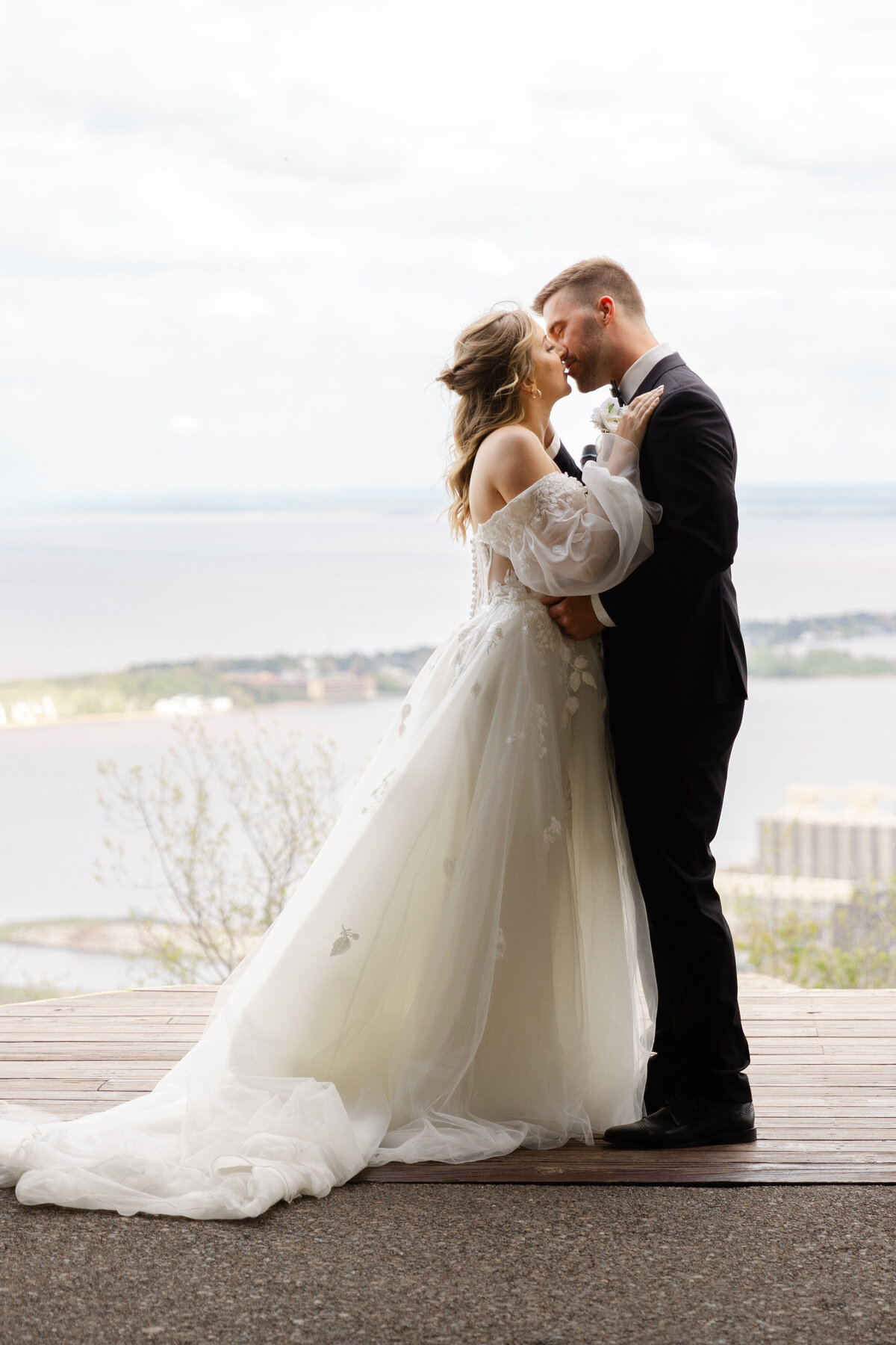 Duluth Wedding Photographer