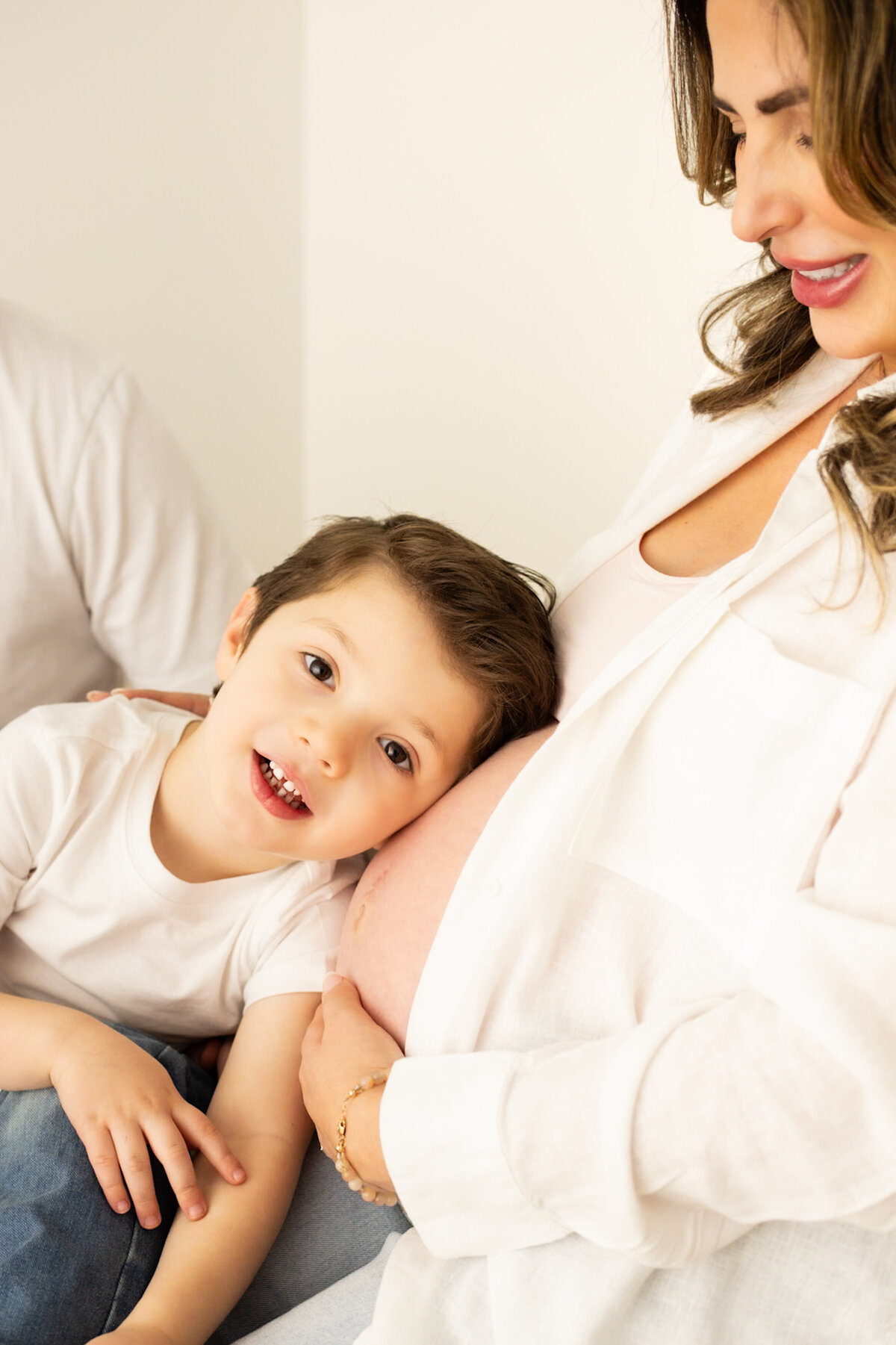 cozy-home-luxury-maternity-session-irvington-ny